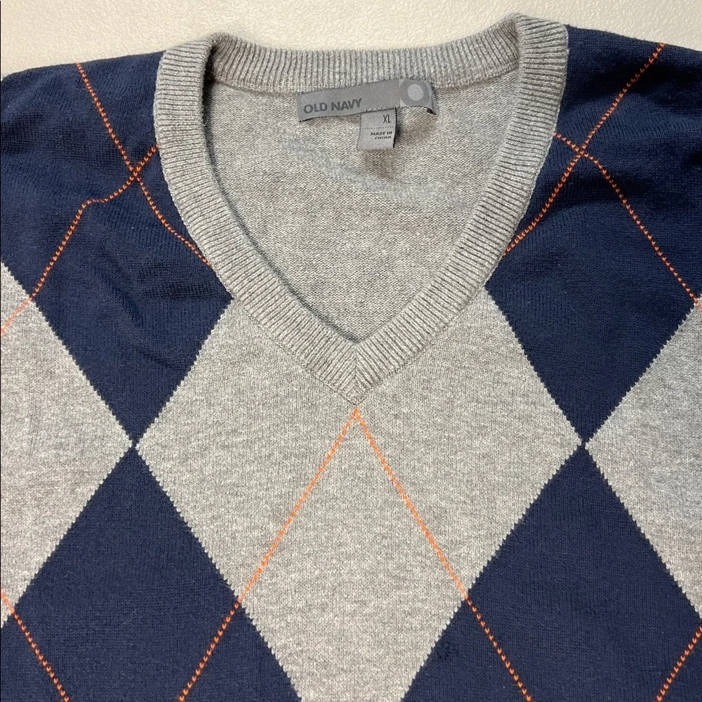 Old Navy Gray and Navy Argyle V Neck Sweater Men’s SzXL